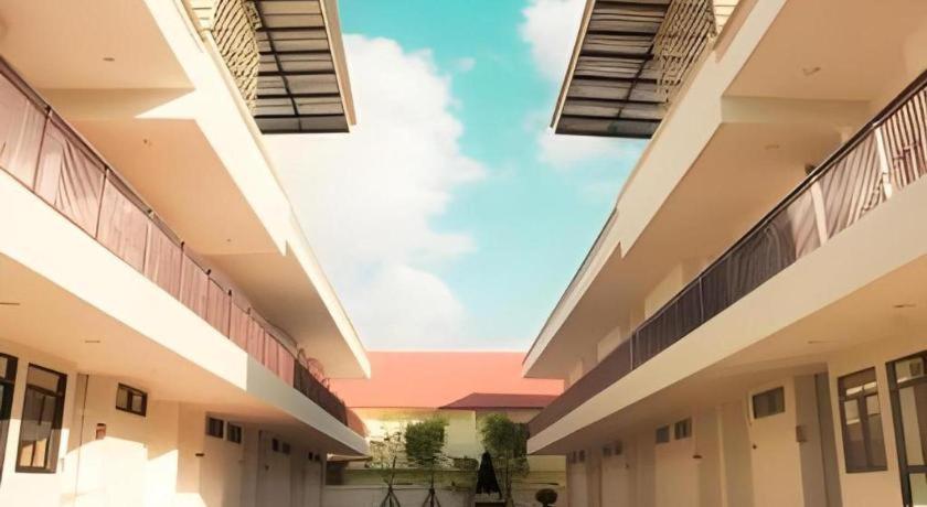 Yellow Moon Hotel Pattaya Exterior photo